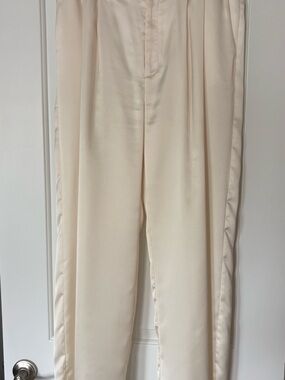 Gianni Bini Cream Satin Pants